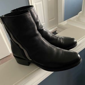 Frye booths size 7.5